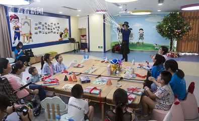 “眼鏡哥哥”愛心行動捐贈儀式在上海舉行，助力學生科教文具保障